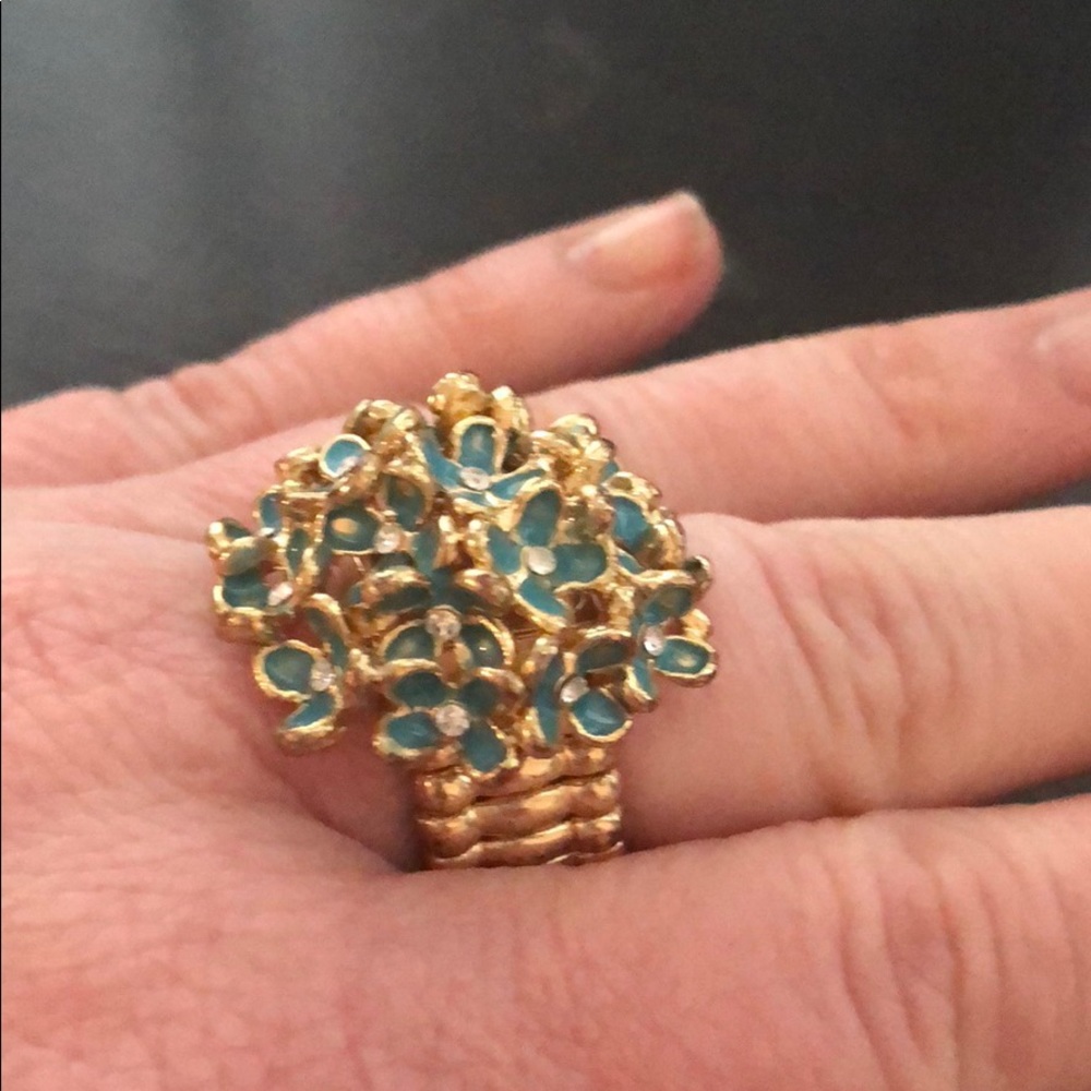 Flower ring - Picture 2 of 2